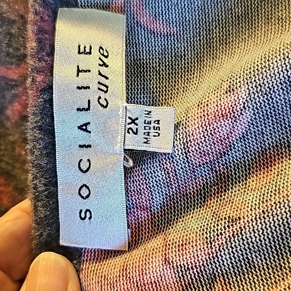 Socialite curve women's 2X pop over V neck fleece.  Gray/pink. - Picture 6 of 8